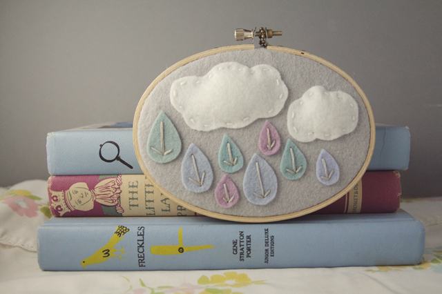 10 Super Adorable Ways to Display Your Embroidery Hoop Art - Catshy Crafts